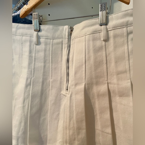 NWT Le Lis White Pleated Skirt Front Zipper - Picture 2 of 6